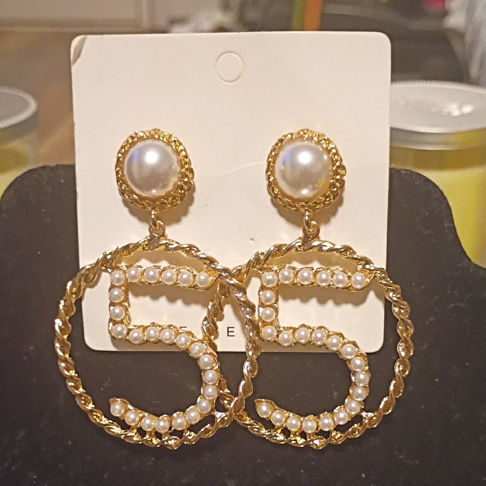 No 5 Gold and White Pearl Earrings with Modern Design Not To Heavy